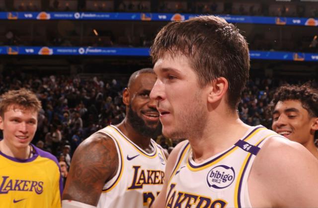 vip 注册-轰三双+准绝杀勇士！湖人第三球星上线又帅又能打