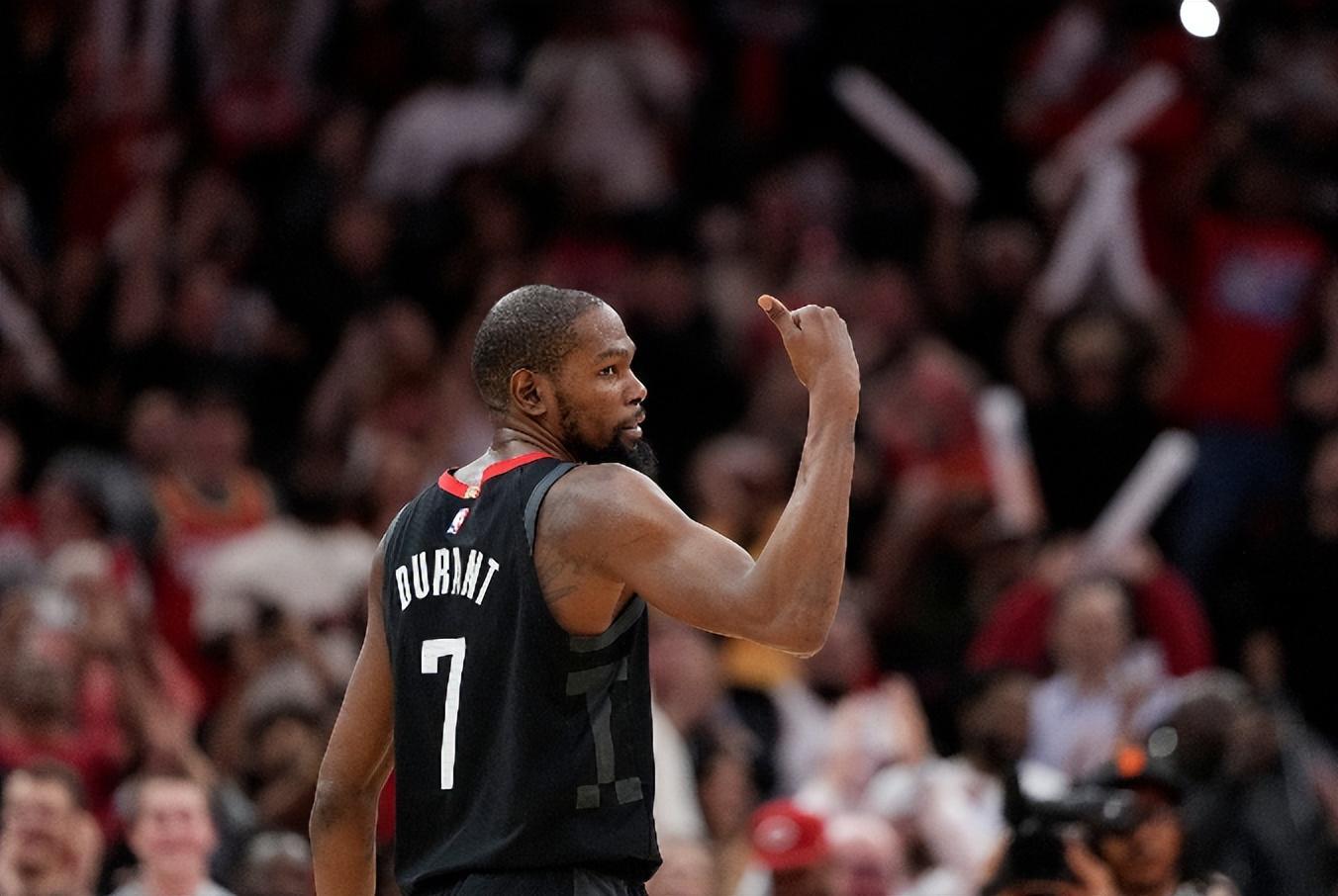 乐鱼体育APP-杜兰特挣扎！火箭惨遭联盟第一双杀，SGA创NBA第2神迹，阿门16中4